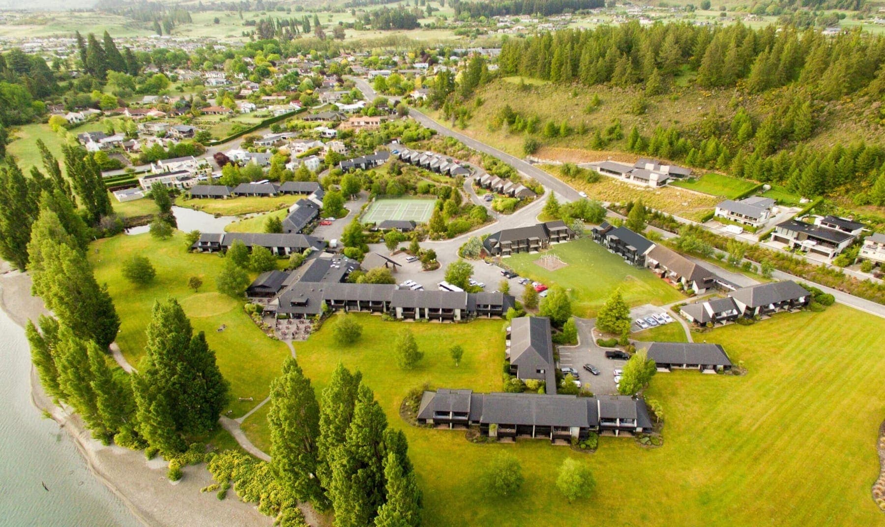 Edgewater Resort, image 2